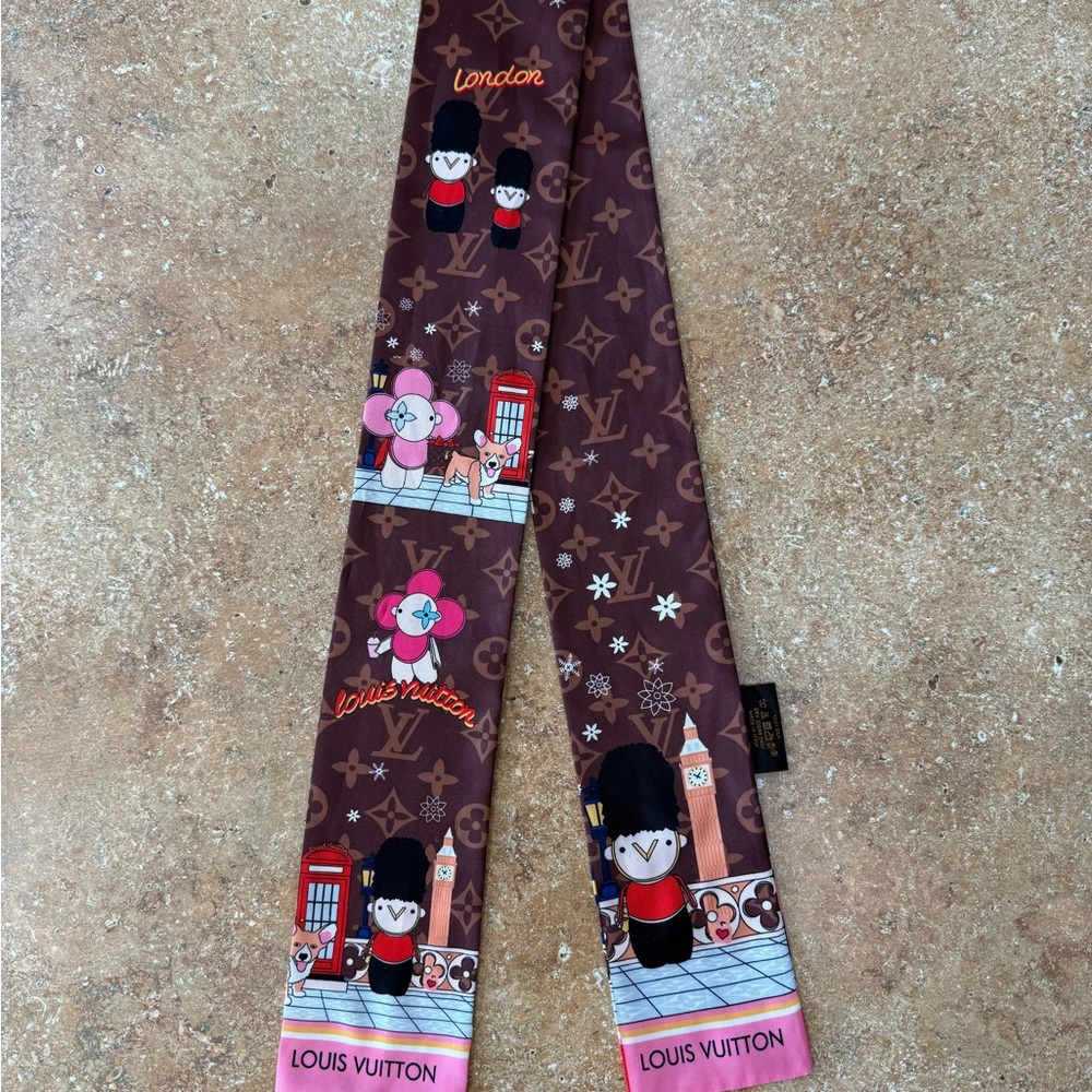 Louis Vuitton vintage Brown & Pink London Print Twilly